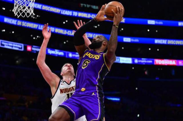 V站体育资讯-38岁的第一次轮休 詹姆斯储蓄能量迎接新一轮挑战