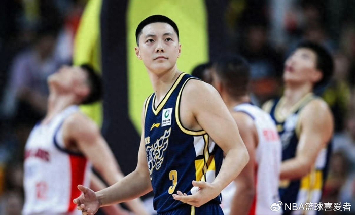 V站体育新闻-25+7，9中2，神一场鬼一场！廖三宁失落离场，一战暴露3大问题|后卫|北控|胡明轩|徐杰|广州队_新浪体育_新浪新闻