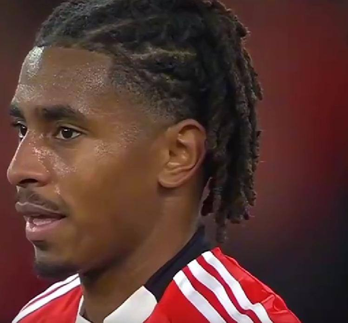 V站体育资讯-2-2！穆帅错失良机：本菲卡绝平+差榜首7分，3战强队0胜争冠无望|波尔图|何塞·穆里尼奥|葡萄牙体育|葡萄牙|葡超_新浪体育_新浪新闻